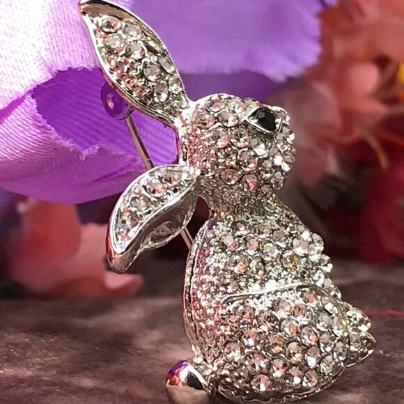 Austrian Crystal Bunny Brooch - Picture 3 of 9